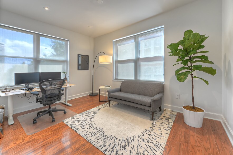 More Photos Of 2008 Riverside Ave, Jacksonville Office For Lease