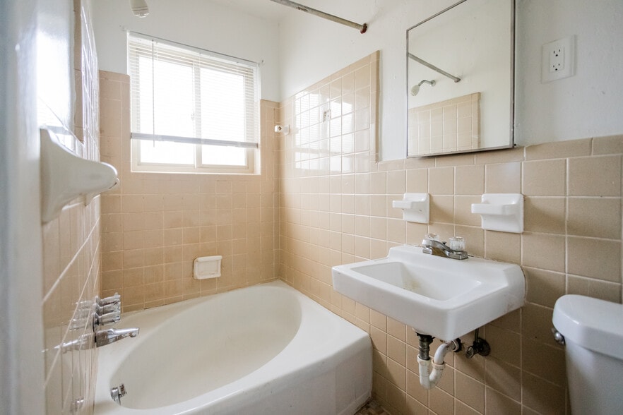 More Photos Of 9455 Chalmers St, Detroit Apartments For Sale