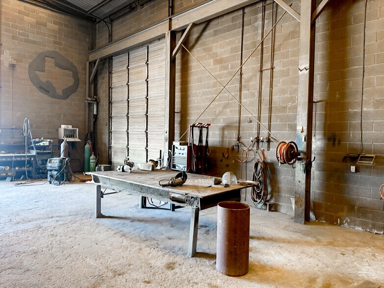 More Photos Of 604 Collins ave, Midland Warehouse For Sale