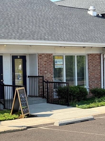 More Photos Of 352-362 W Bridge St, New Hope General Retail For Lease