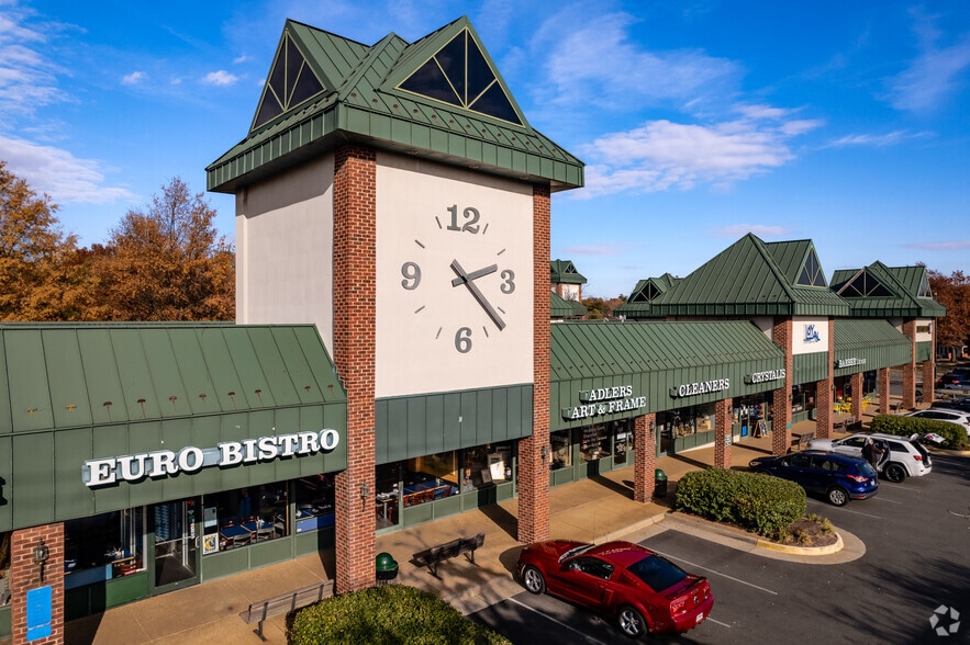 More Photos Of 300-328 Elden St, Herndon Unknown For Lease