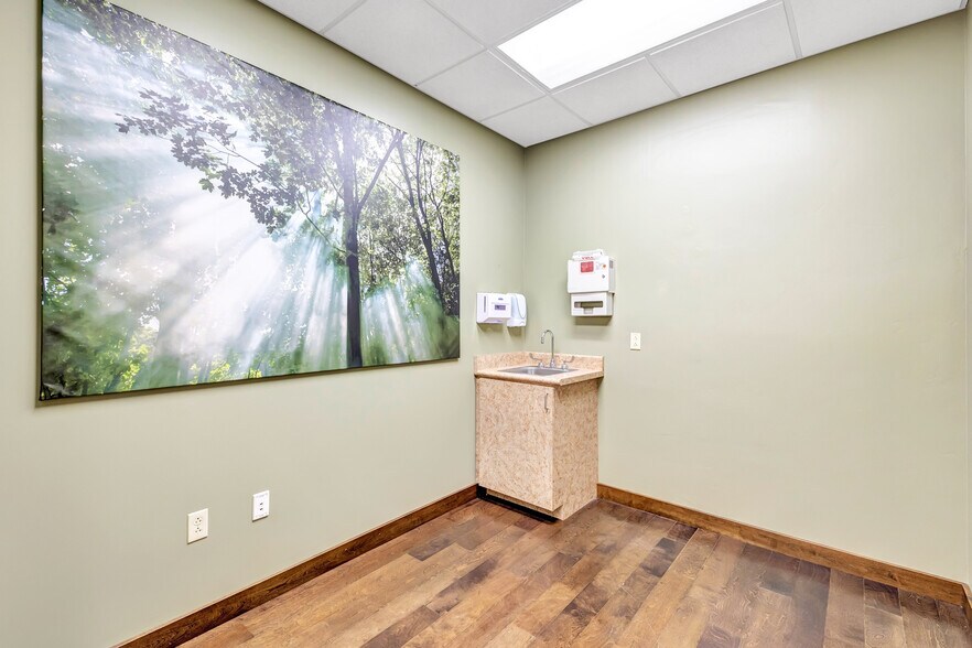 More Photos Of 2411 Holmgren Way, Green Bay Healthcare For Lease