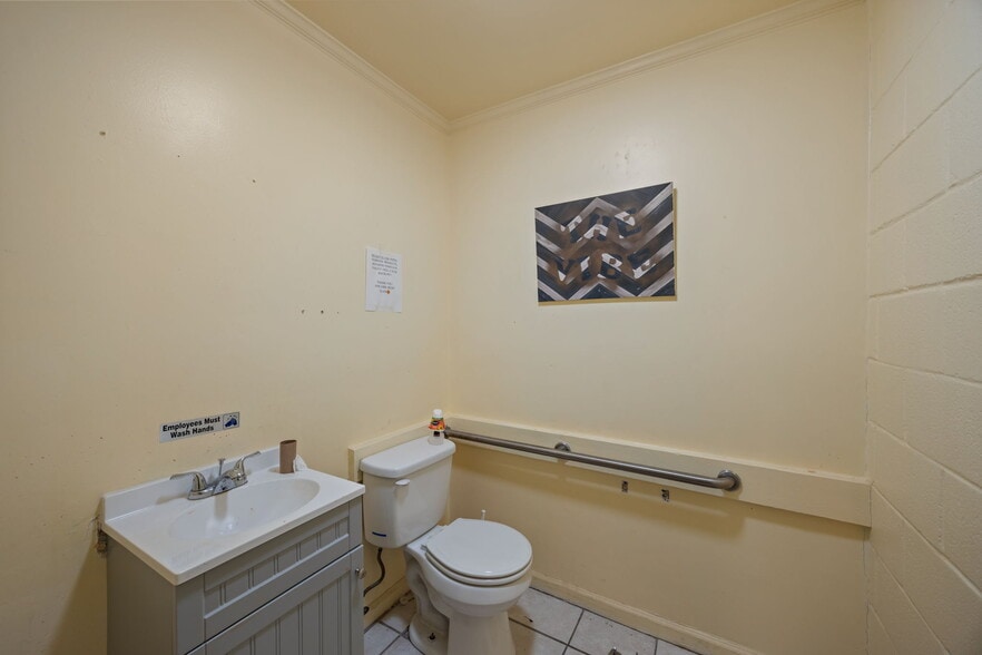 More Photos Of 605-611 Greenville Blvd SW, Greenville Unknown For Lease