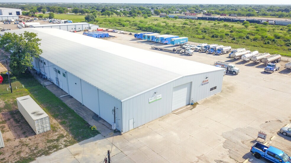 More Photos Of 808 Bob White Rd, Victoria Warehouse For Sale