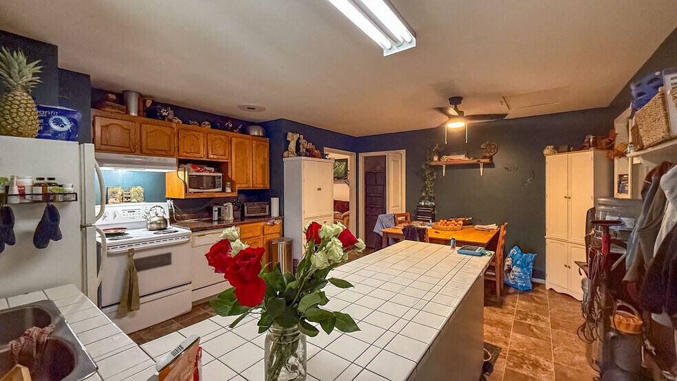 More Photos Of 1415 Dyffryn Rd, Lumby Warehouse For Sale