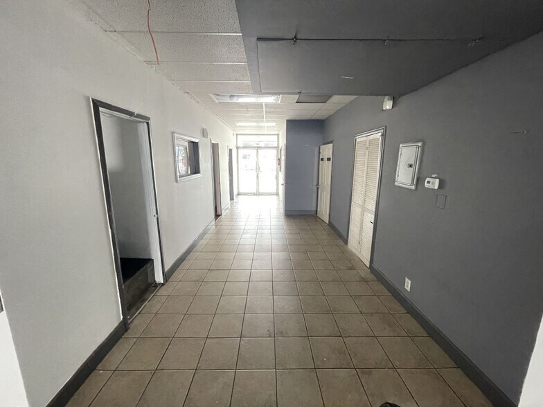 More Photos Of 6450 Bellingham Ave, North Hollywood Storefront Retail Office For Lease