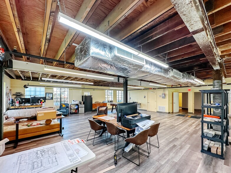 More Photos Of 601 Quay Commons, Sarasota Office For Sale