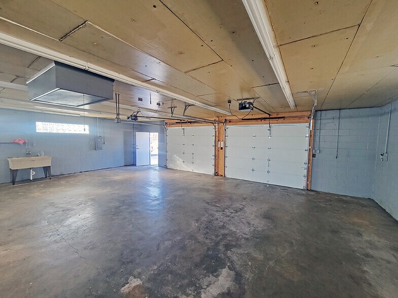 More Photos Of 8044 N Illinois St, Caseyville Office For Sale