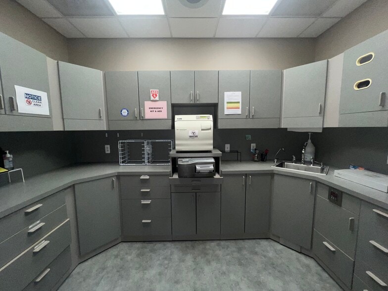 More Photos Of 2300 Haggerty Rd, West Bloomfield Medical For Sale