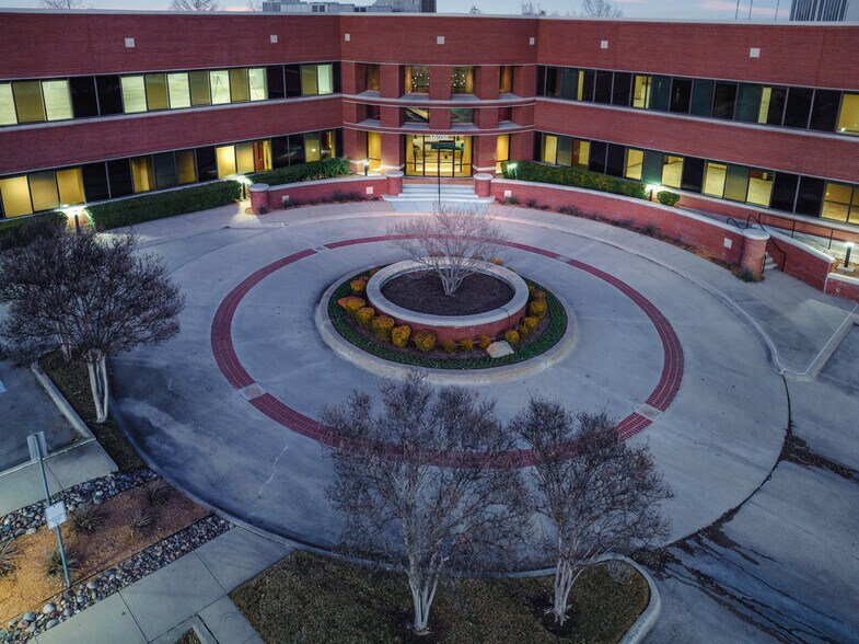 More Photos Of 10030 N MacArthur Blvd, Irving Office Residential For Lease