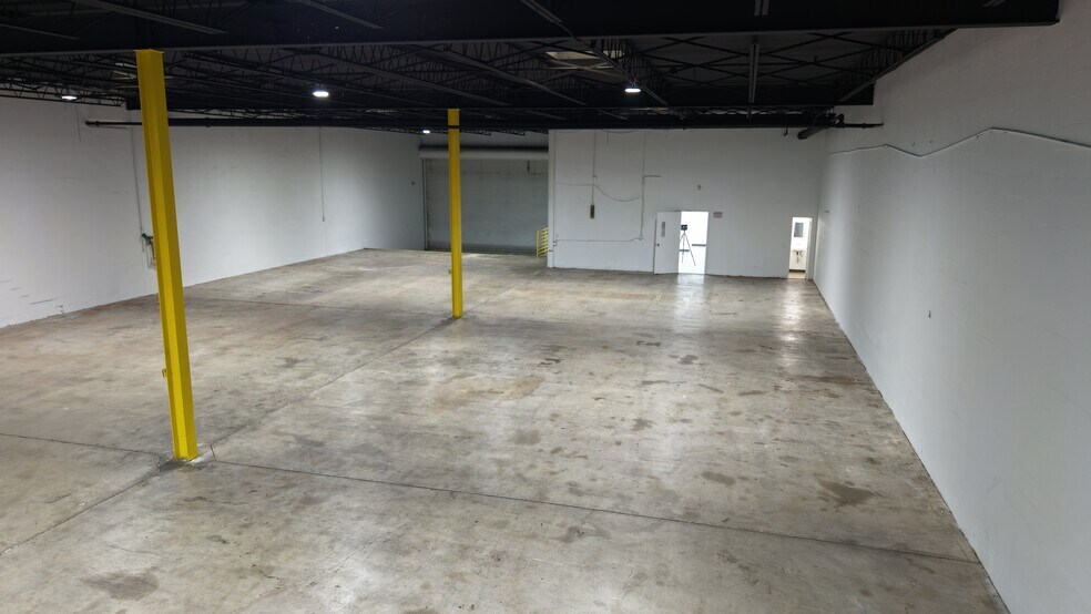 More Photos Of 16401-16413 NW 8th Ave, Miami Distribution For Lease