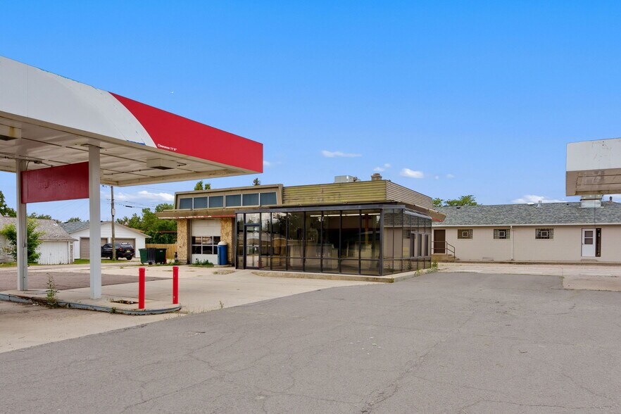 More Photos Of 1822 Logan Ave, Cheyenne Service For Sale