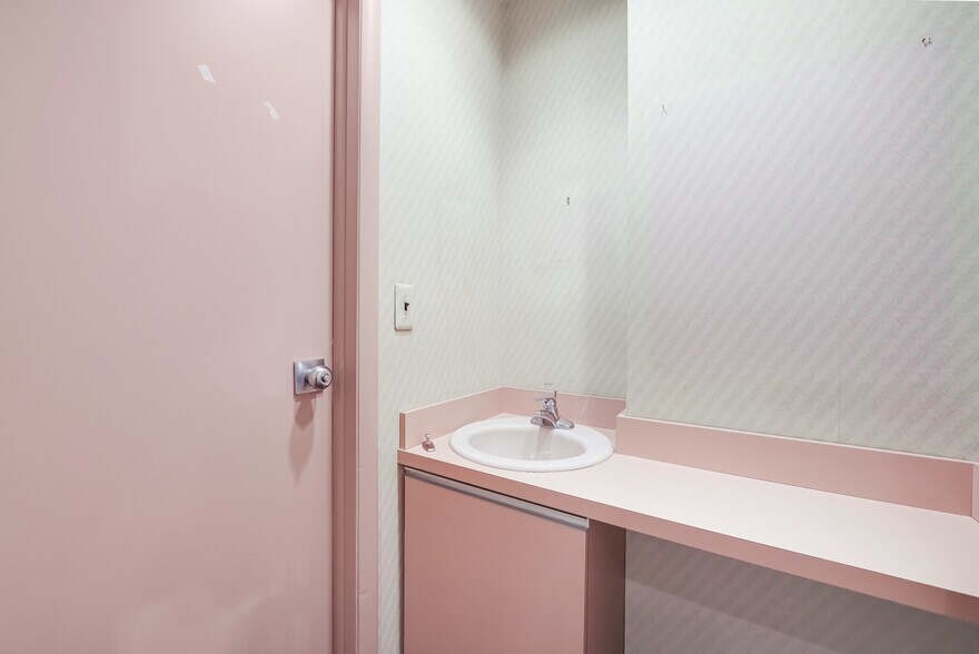 More Photos Of 385 S Maple Ave, Glen Rock Medical For Lease