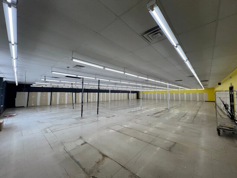 More Photos Of 1800 E River St, Eureka Freestanding For Sale