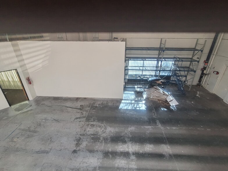 More Photos Of 800 S Rochester Ave, Ontario Warehouse For Lease