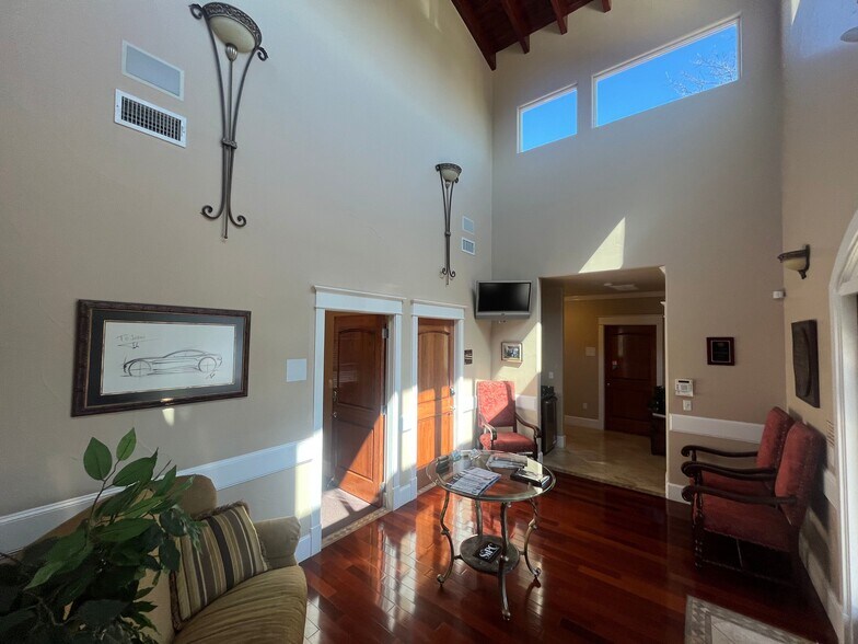 More Photos Of 310 W Main Ave, Round Rock Office For Sale