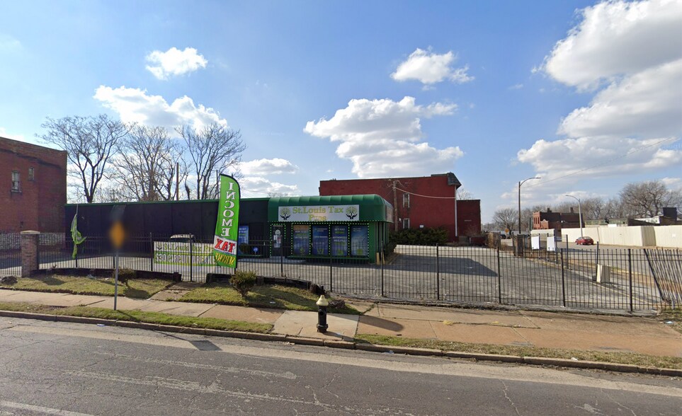 Primary Photo Of 1441 N Grand Blvd, Saint Louis Freestanding For Sale