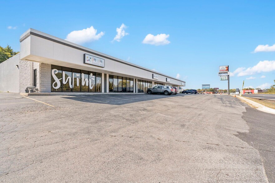More Photos Of 1875 N State Highway CC, Nixa General Retail For Lease