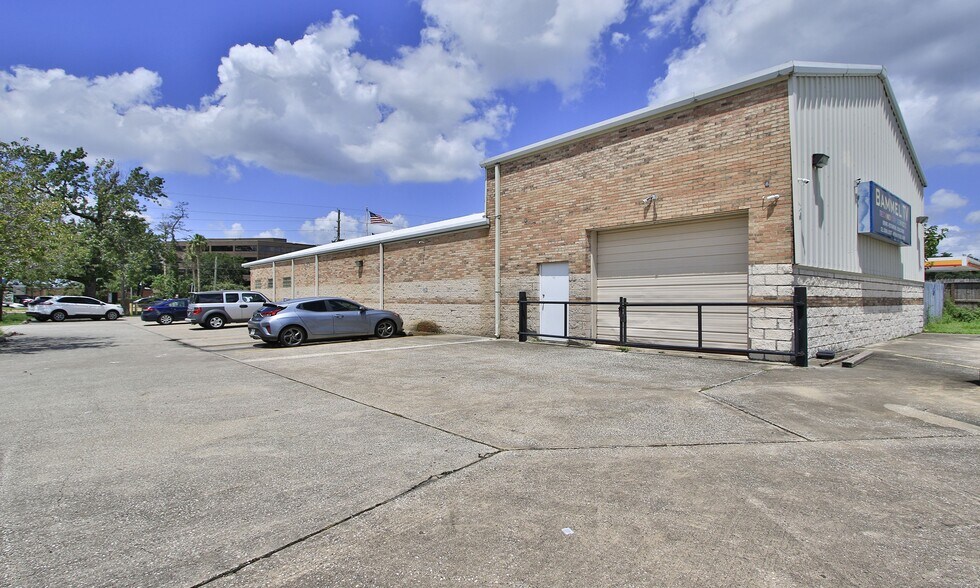More Photos Of 14530 Walters Rd, Houston Freestanding For Sale