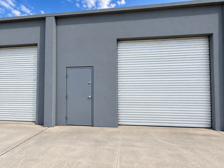 More Photos Of 1619-1623 S Minnie St, Santa Ana Flex For Lease
