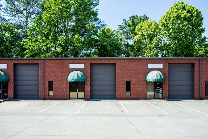 Primary Photo Of 390 W Pike St, Lawrenceville Warehouse For Lease