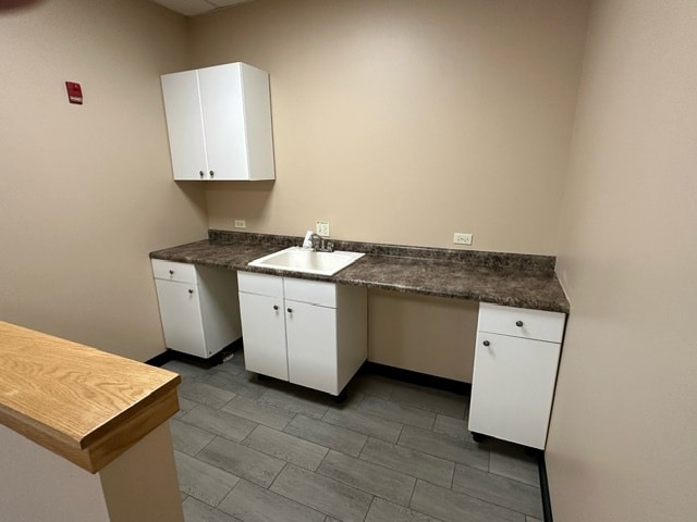 More Photos Of 805 Forestwood Dr, Romeoville Warehouse For Lease