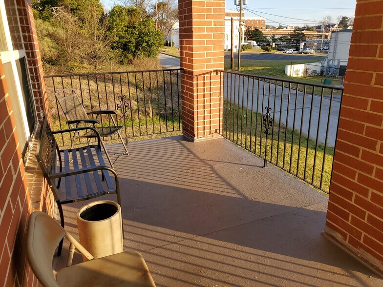 More Photos Of 1347 Jefferson St, Macon-Bibb Office For Lease