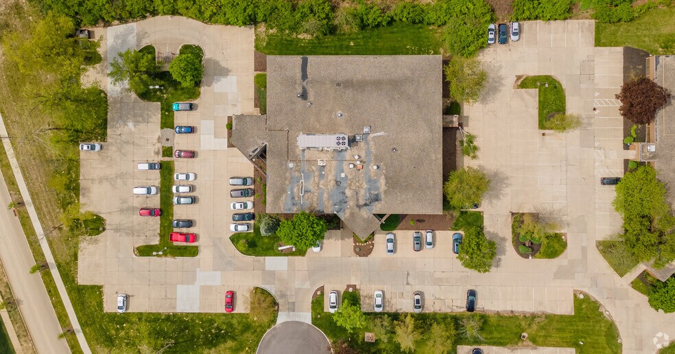 More Photos Of 4410-4412 Carver Woods Dr, Blue Ash Office For Lease