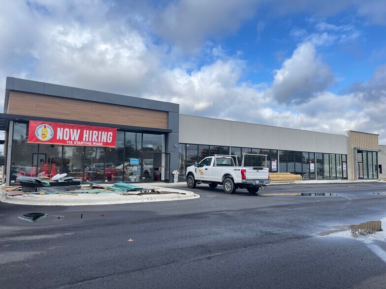 More Photos Of 5633-5847 E Thirteen Mile Rd, Warren Unknown For Lease