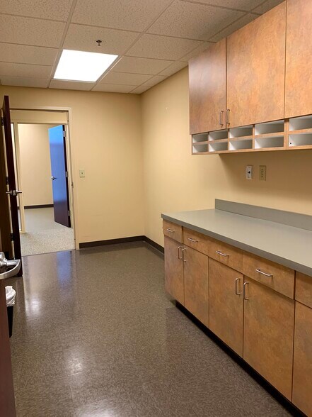 More Photos Of 190 Knox Abbott Dr, Cayce Office For Lease