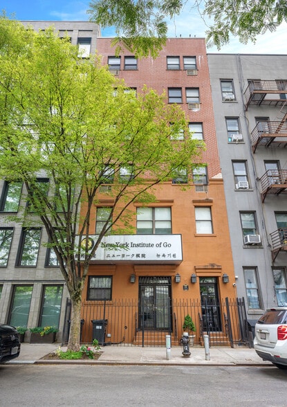 More Photos Of 424 W 49th St, New York Apartments For Sale