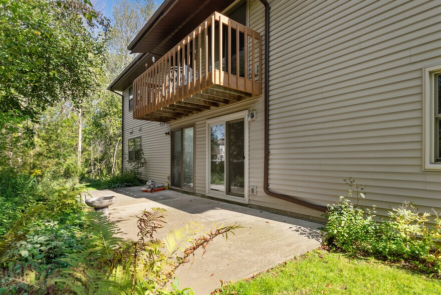 More Photos Of 910 E Cedar Ave, Manitowoc Apartments For Sale