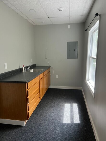 More Photos Of 71 Pleasant St, Leominster Medical For Lease
