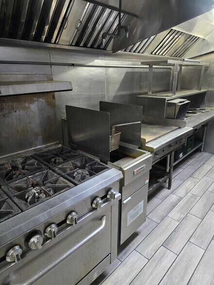 More Photos Of 301 W Main St, Avondale Restaurant For Lease