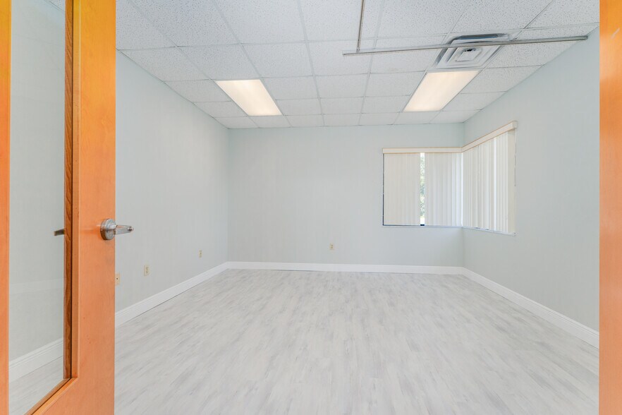 More Photos Of 37104 Clinton Ave, Dade City Office For Lease