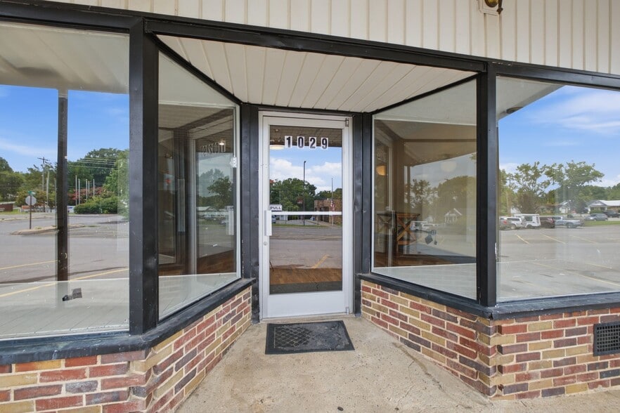 More Photos Of 1029 Park St, Westmoreland Storefront Retail Office For Sale