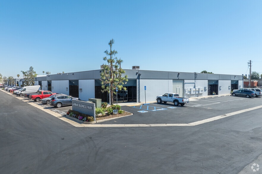 More Photos Of 350 E Orangethorpe Ave, Placentia Warehouse For Lease