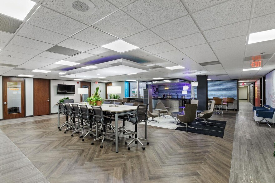 More Photos Of 8866 Gulf Fwy, Houston Unknown For Lease