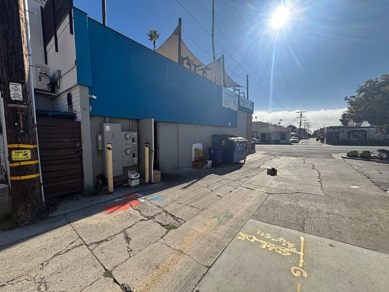 More Photos Of 4955 Cass St, San Diego General Retail For Sale