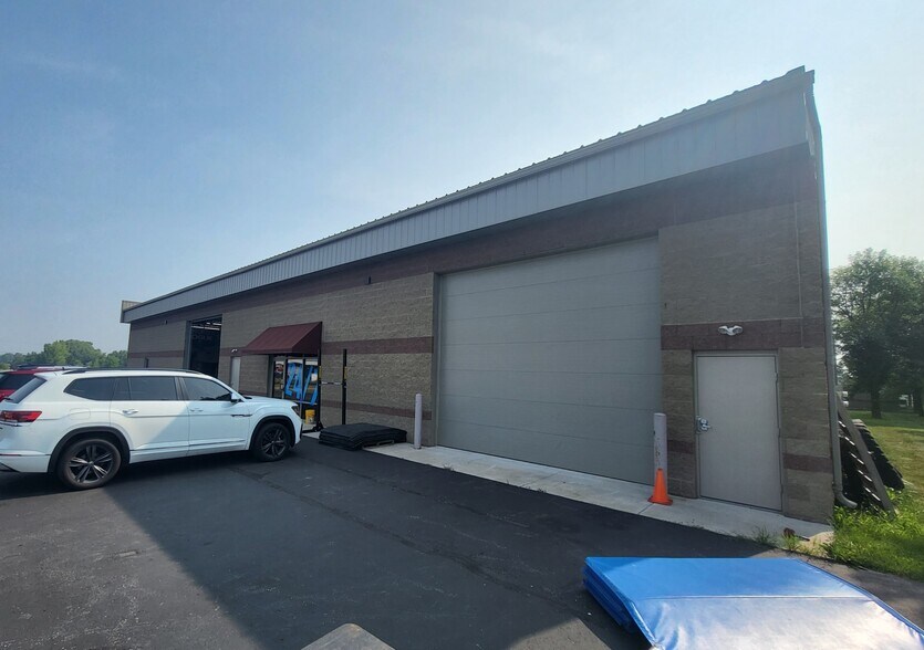 More Photos Of W5037 Amy Ave, Kaukauna Service For Lease
