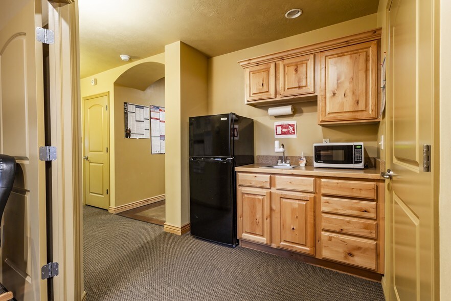More Photos Of 9140 S State St, Sandy Office For Lease