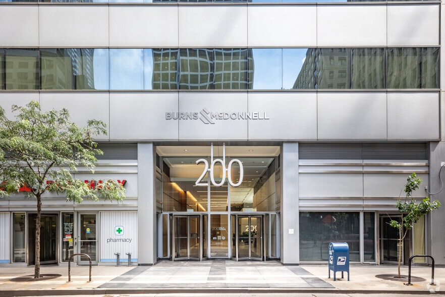 More Photos Of 200 W Adams St, Chicago Office For Lease