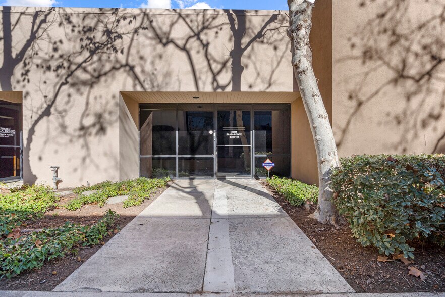 More Photos Of 23117 Plaza Pointe Dr, Laguna Hills Office For Lease