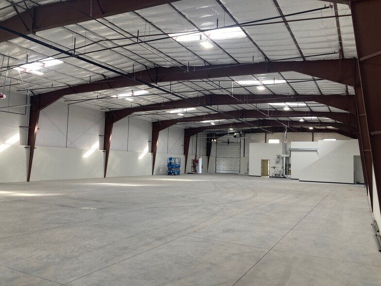 More Photos Of 1680 N Park Centre Pl, Nampa Industrial For Lease