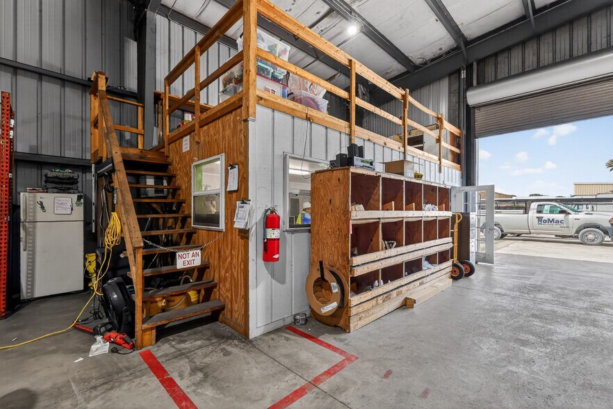 More Photos Of 722 Duck Lake Rd, Lady Lake Industrial For Sale