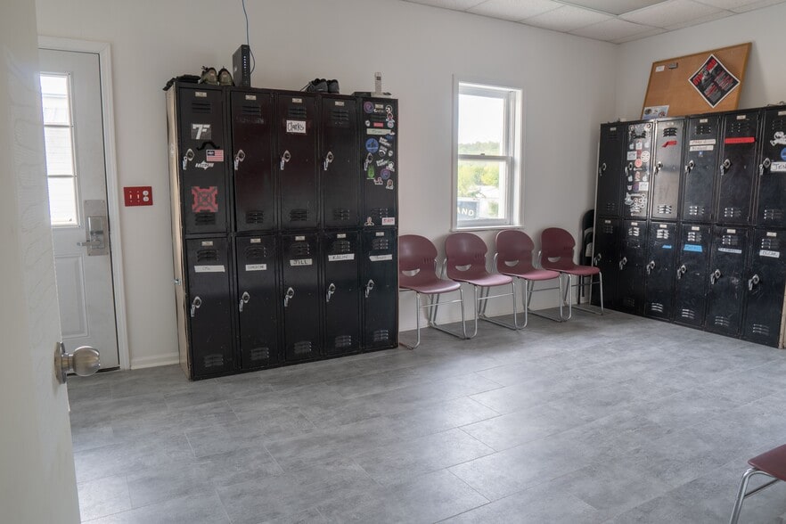 More Photos Of 385-387 Industrial Dr, Mount Juliet Warehouse For Lease