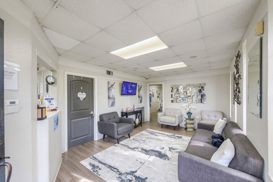 More Photos Of 4005 Broadway St, Houston Medical For Sale
