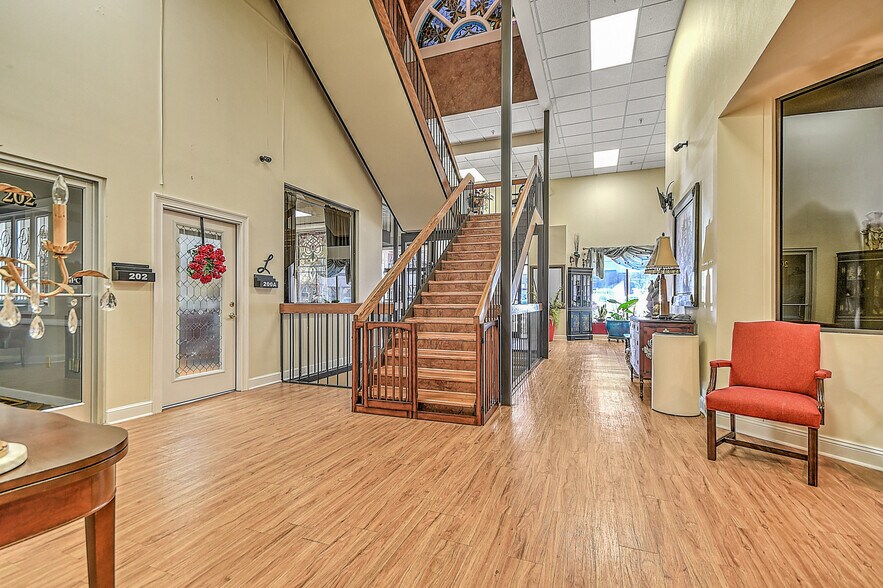 More Photos Of 220 Broad St, Kingsport Flex For Sale