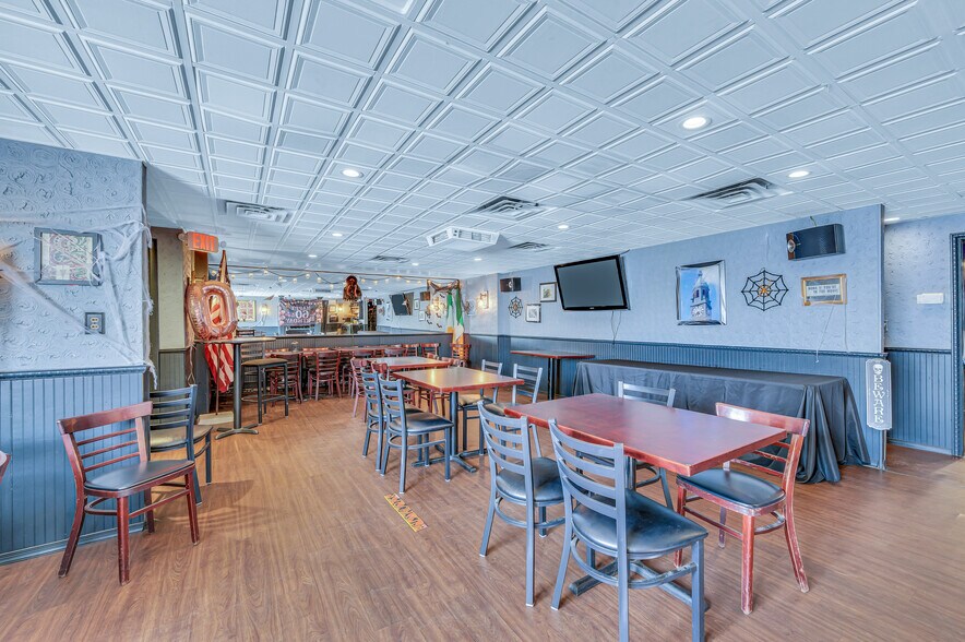 More Photos Of 524 Court St, Scranton General Retail For Sale