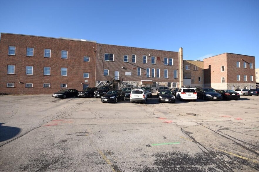 More Photos Of 215 MAIN STREET ZEILGLER BUILING, West Bend Office For Lease